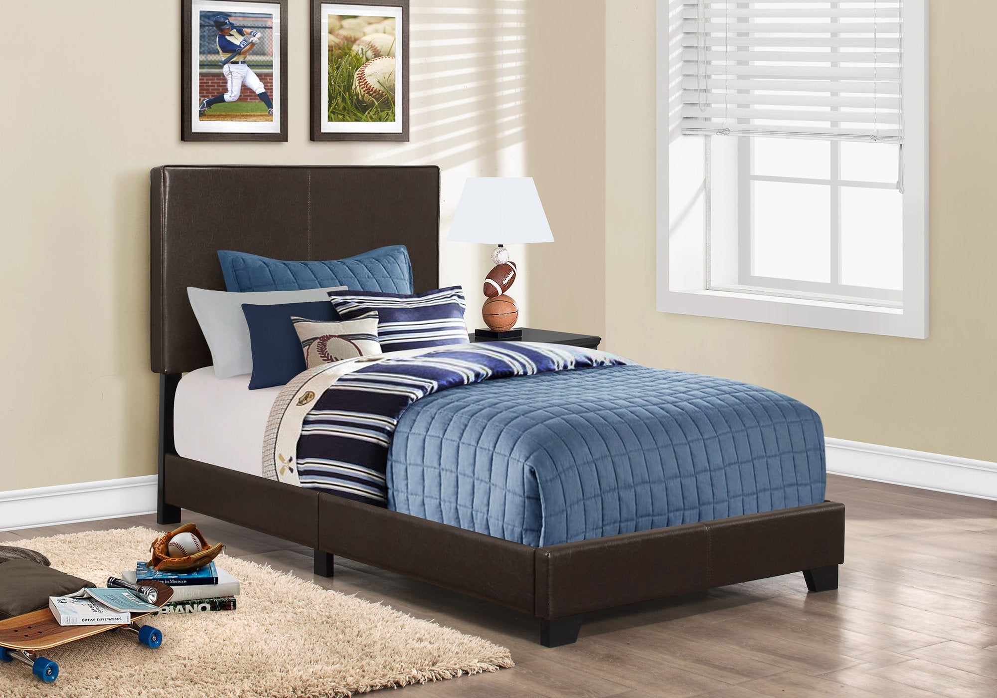 I 5910T Lit, Taille Jumelle, Plate-forme, Chambre À Coucher, Cadre, Rembourré, Pu D'aspect Cuir, Pattes En Bois, Brun, Transitionnel - Simple Boutique