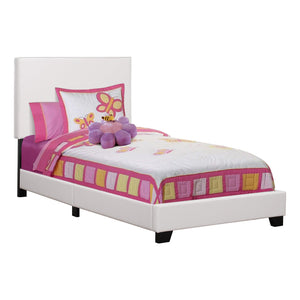 I 5911T Lit, Taille Jumelle, Plate-forme, Chambre À Coucher, Cadre, Rembourré, Pu D'aspect Cuir, Pattes En Bois, Blanc, Transitionnel - Simple Boutique
