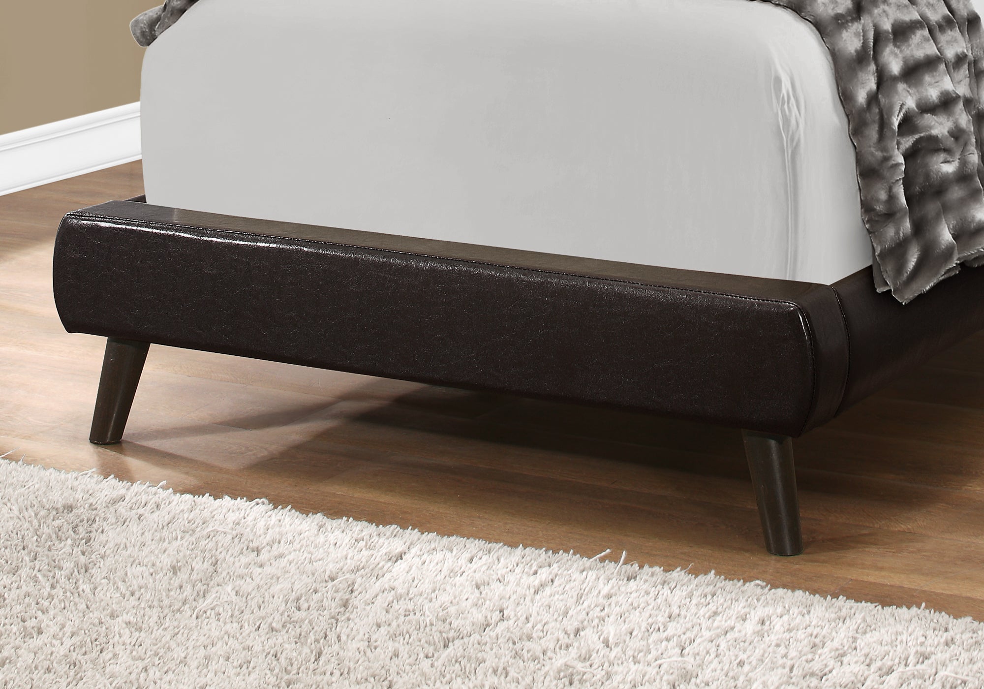 I 5982T Lit, Taille Jumelle, Plate-forme, Adolescent, Cadre, Rembourré, Pu D'aspect Cuir, Pattes En Bois, Brun, Transitionnel - Simple Boutique