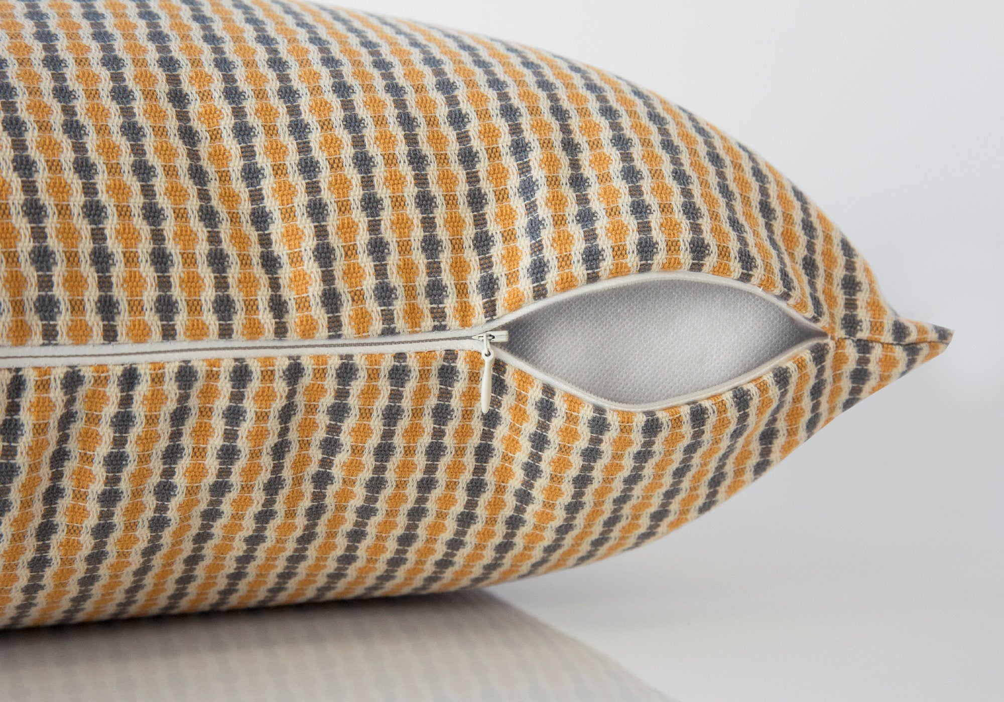 I 9235 Oreillers, Lot De 2, 18 X 18 Carré, Encart Inclus, Jeté Décoratif, Accent, Sofa, Canapé, Chambre À Coucher, Polyester, Hypoallergénique, Or, Gris, Moderne - Simple Boutique