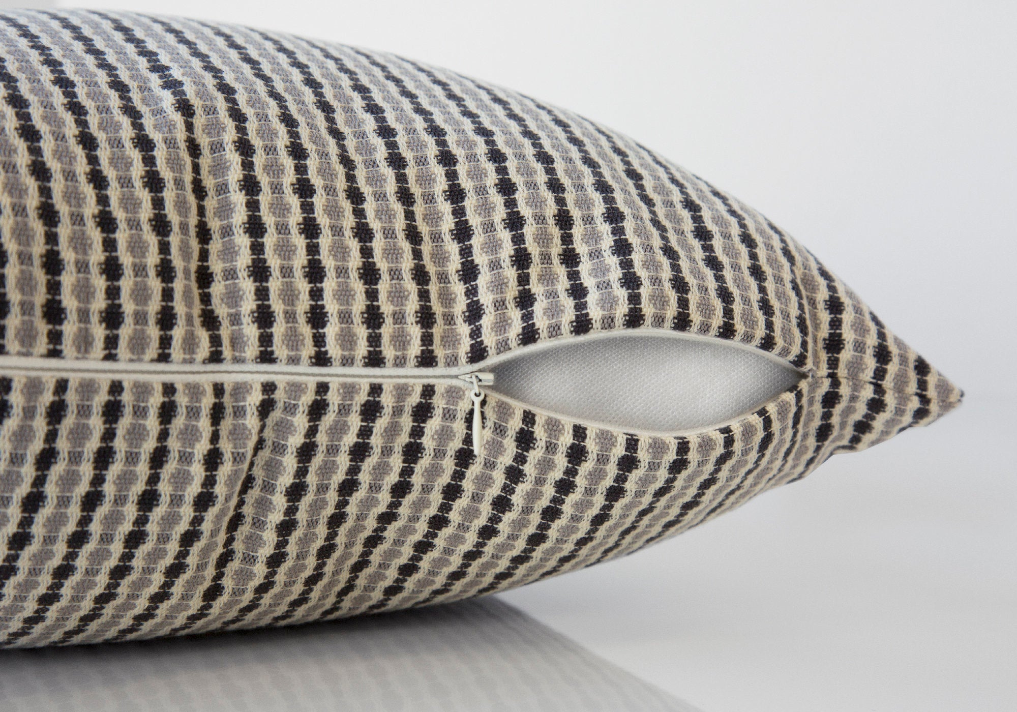 I 9237 Oreillers, Lot De 2, 18 X 18 Carré, Encart Inclus, Jeté Décoratif, Accent, Sofa, Canapé, Chambre À Coucher, Polyester, Hypoallergénique, Gris, Noir, Moderne - Simple Boutique