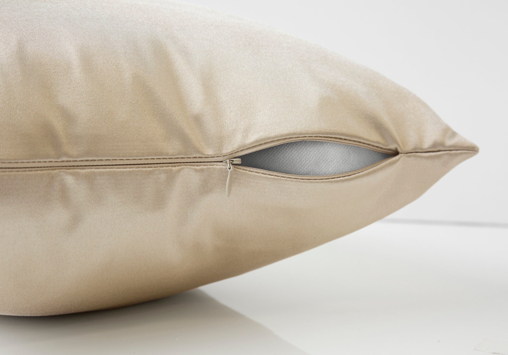 I 9334 Oreillers, 18 X 18 Carré, Encart Inclus, Jeté Décoratif, Accent, Sofa, Canapé, Chambre À Coucher, Polyester, Hypoallergénique, Or, Moderne - Simple Boutique