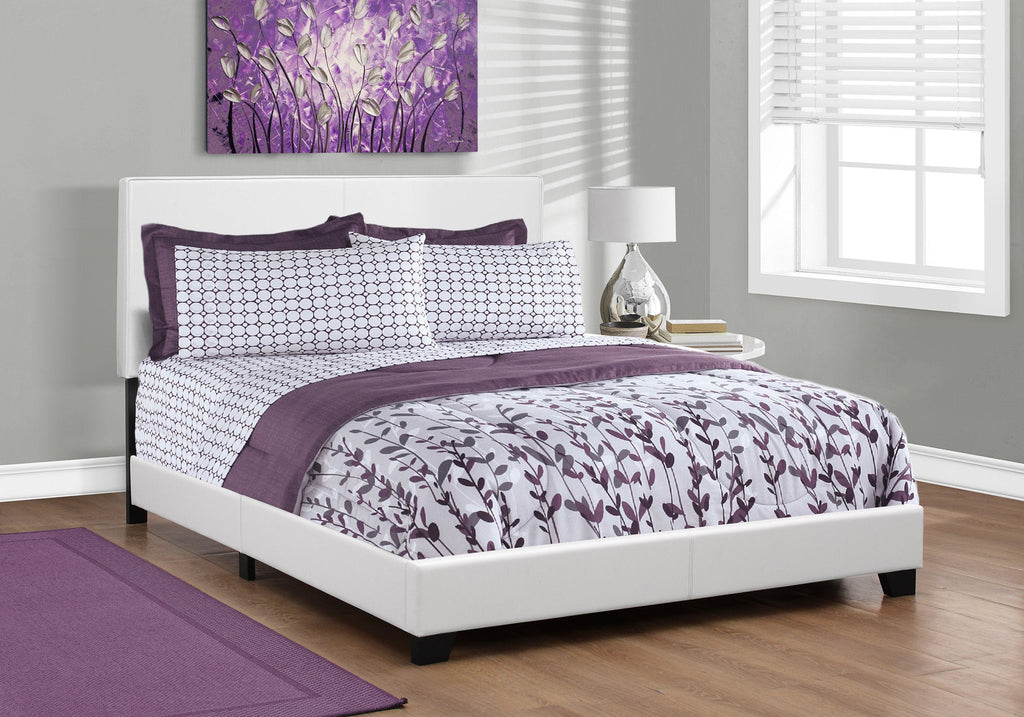 Monarch Specialties I 5911Q Lit, Grand, Plate-forme, Chambre À Coucher, Cadre, Rembourré, Pu D'aspect Cuir, Pattes En Bois, Blanc, Transitionnel