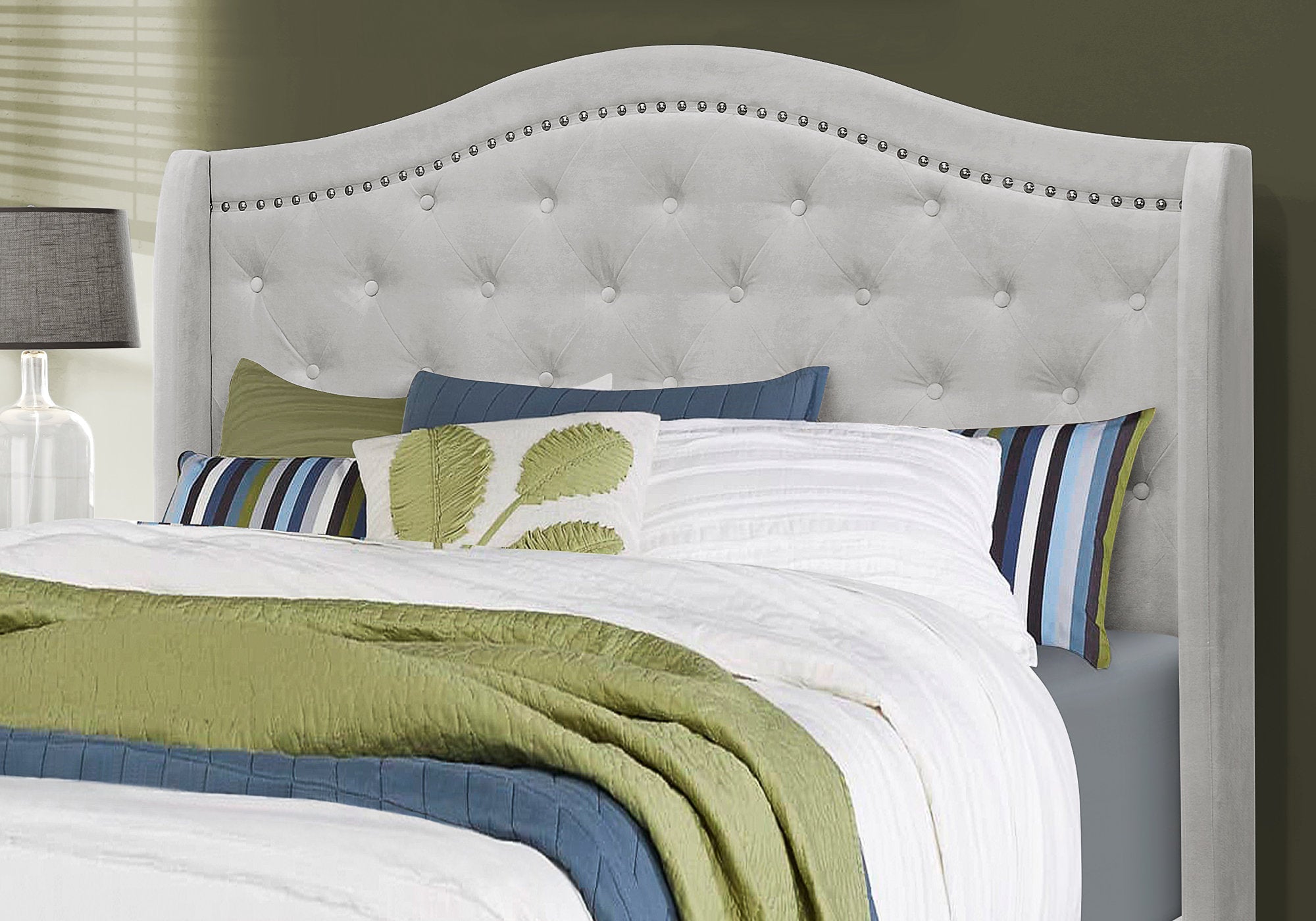 Monarch Specialties I 5967Q Lit, Grand, Plate-forme, Chambre À Coucher, Cadre, Rembourré, Velours, Pattes En Bois, Gris, Traditionnel - Simple Boutique