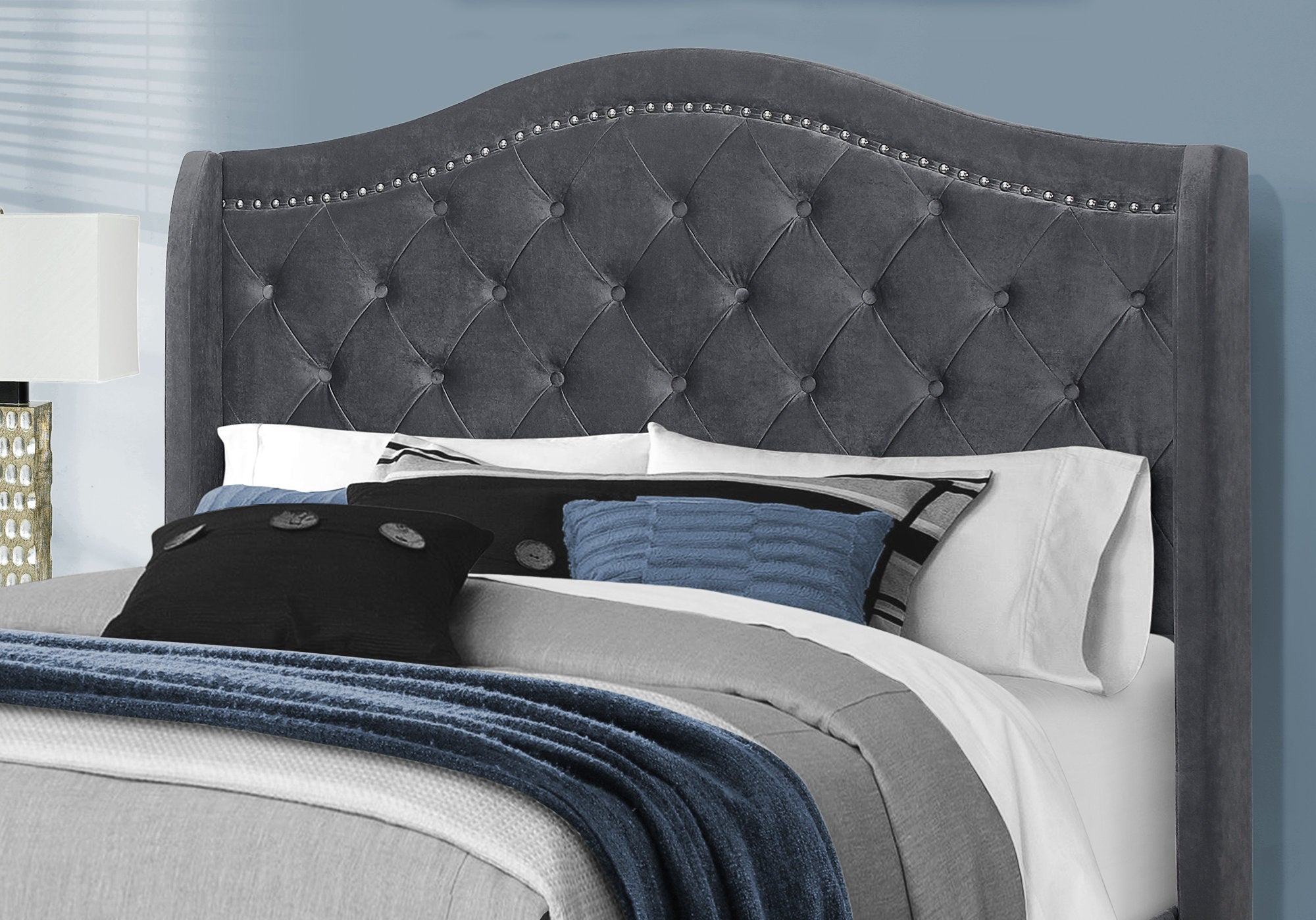 Monarch Specialties I 5968Q Lit, Grand, Plate-forme, Chambre À Coucher, Cadre, Rembourré, Velours, Pattes En Bois, Gris, Chrome, Traditionnel - Simple Boutique
