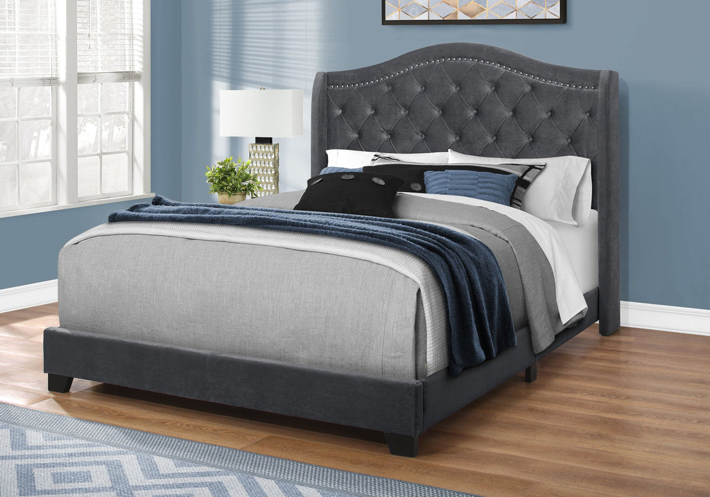 Monarch Specialties I 5968Q Lit, Grand, Plate-forme, Chambre À Coucher, Cadre, Rembourré, Velours, Pattes En Bois, Gris, Chrome, Traditionnel