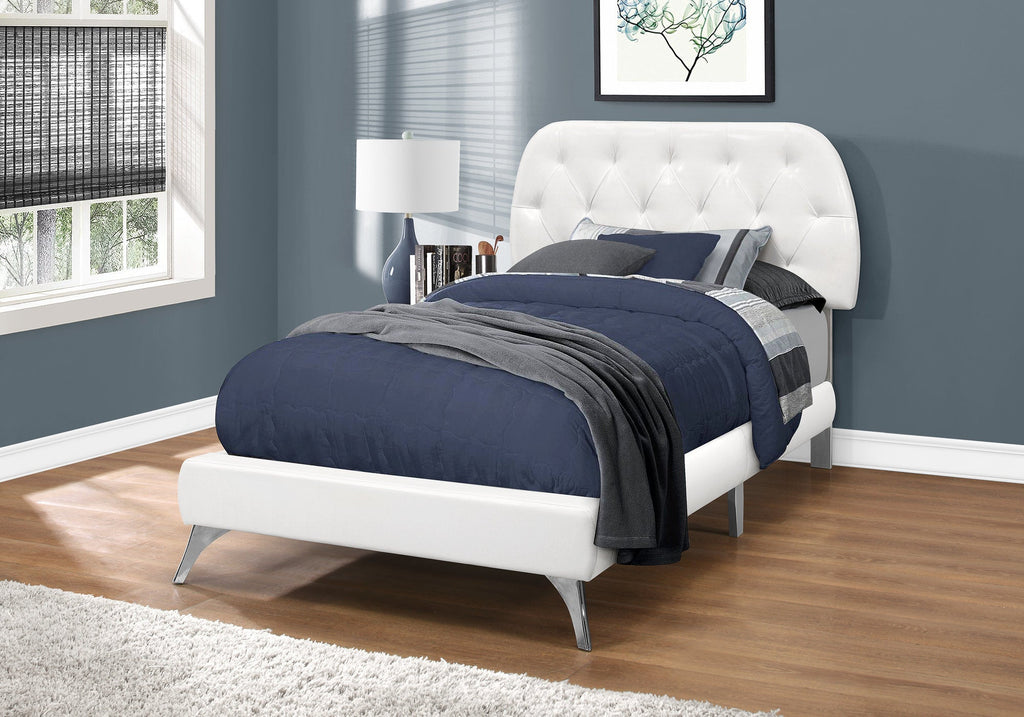 Monarch Specialties I 5983T Lit, Taille Jumelle, Plate-forme, Adolescent, Cadre, Rembourré, Pu D'aspect Cuir, Pattes En Bois, Blanc, Chrome, Contemporain, Moderne