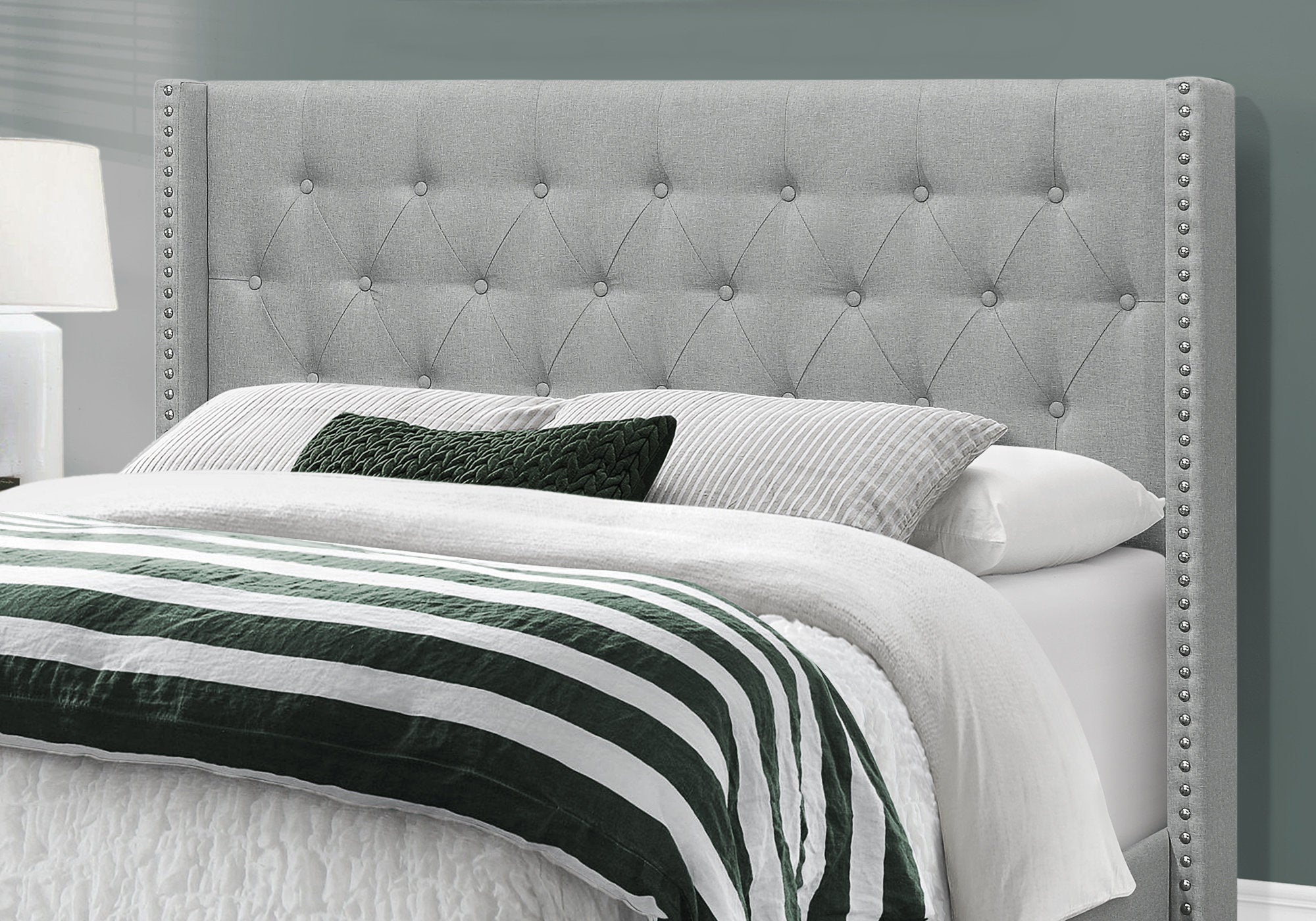 Monarch Specialties I 5984Q Lit, Grand, Plate-forme, Chambre À Coucher, Cadre, Rembourré, D'aspect Lin, Pattes En Bois, Gris, Chrome, Transitionnel - Simple Boutique